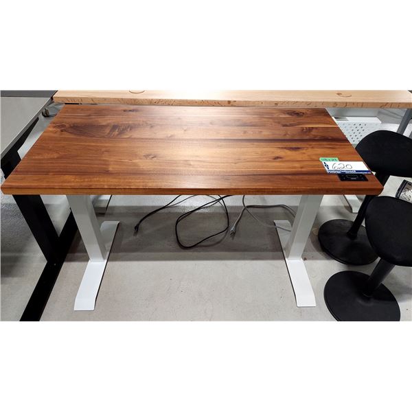 TABLE DE TRAVAIL RÉGLABLE ELECT., 48 X 24 PO, HAUTEUR DE 24 À 48 PO