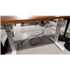 Image 2 : TABLE DE TRAVAIL RÉGLABLE ELECT., 48 X 24 PO, HAUTEUR DE 24 À 48 PO