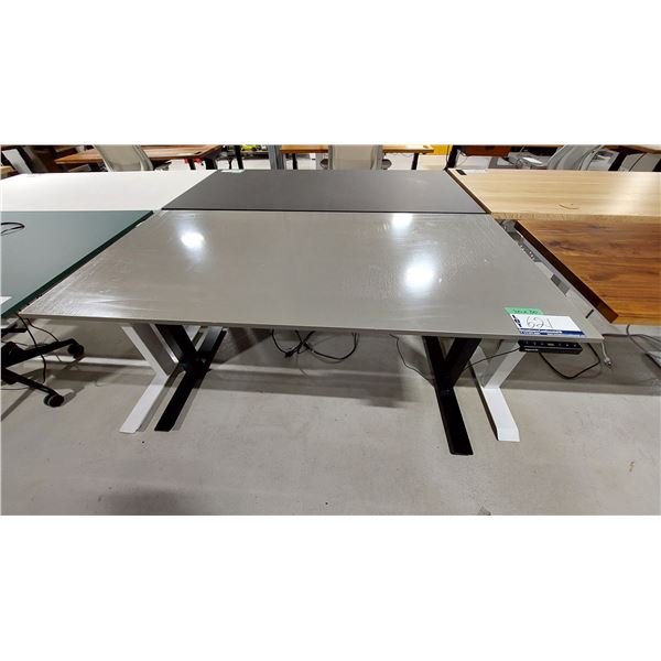 TABLE DE TRAVAIL RÉGLABLE ELECT., 60 X 30 PO, HAUTEUR DE 24 À 48 PO