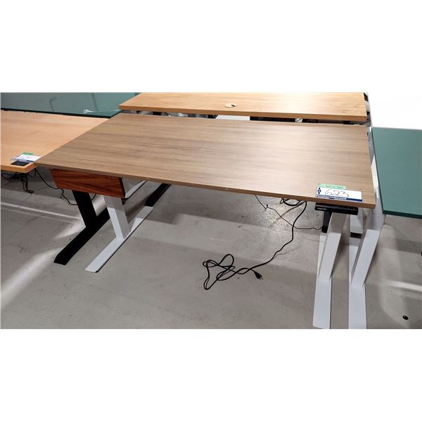 TABLE DE TRAVAIL RÉGLABLE ELECT., 60 X 30 PO, HAUTEUR DE 24 À 48 PO