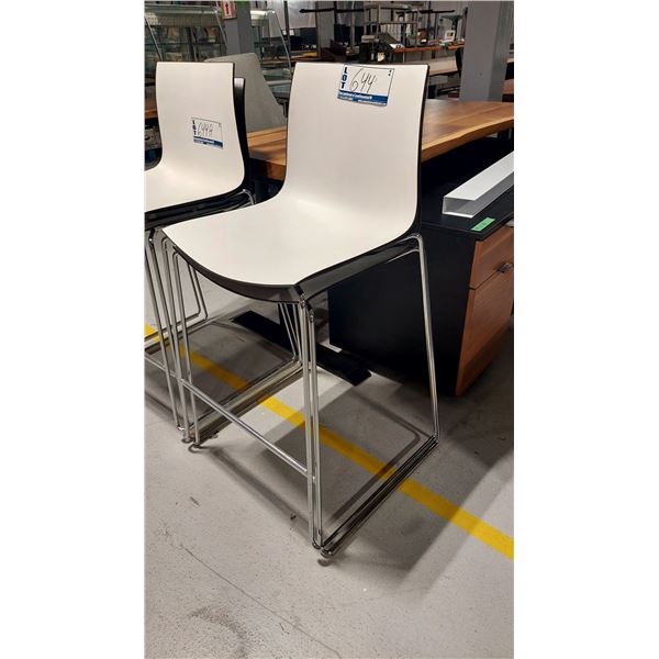 CHAISES HAUTES DE 26,5 PO