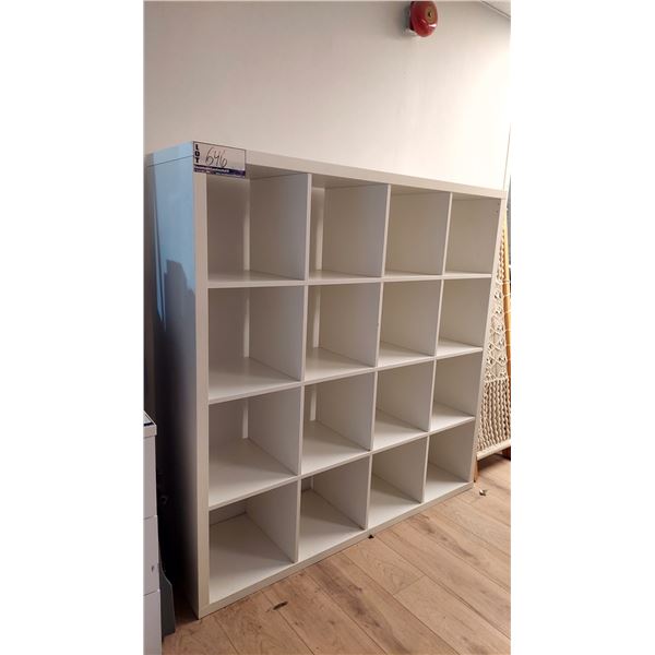 ARMOIRE CUBIQUE, 58 X 16 X 56 PO