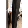 Image 2 : PANNEAU PERFORÉ EN MÉTAL, 39 X 66 PO
