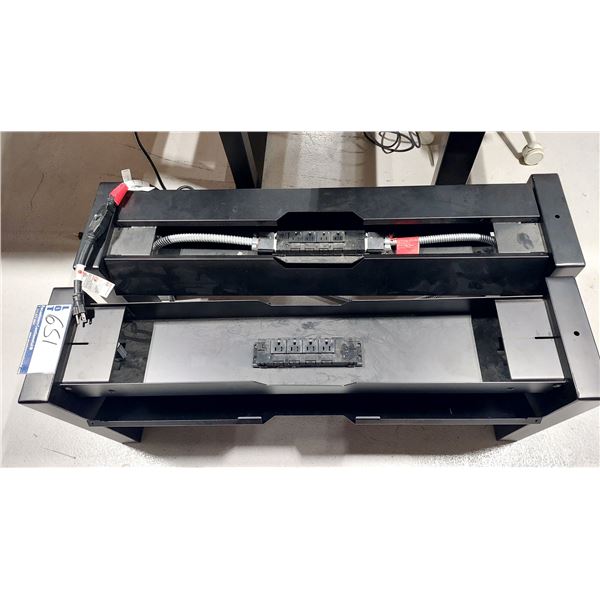 LOT DE 2 BOÎTES EN MÉTAL AVEC PRISES, 43 X 10 X 17 1/2 PO