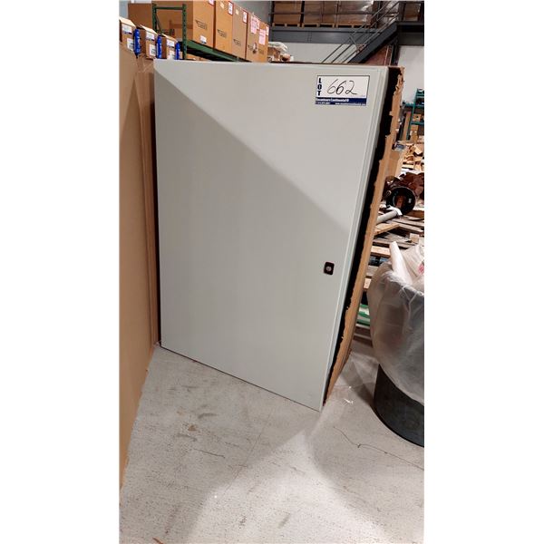 ARMOIRE EN MÉTAL NVENT HOFFMAN, 32 X 16 X 47 1/4 PO