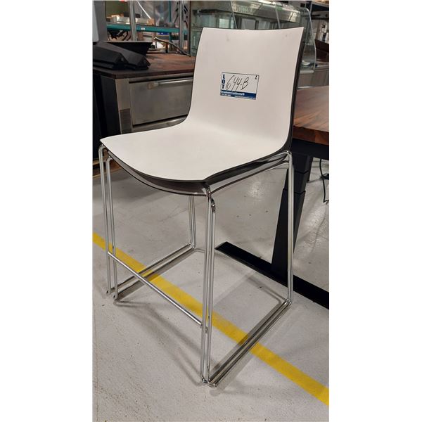 CHAISES HAUTES DE 26,5 PO