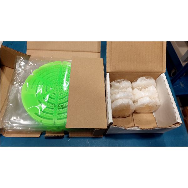 LOT DE 12 BACS ET 8 PASTILLES POUR URINOIR