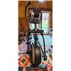 Image 5 : PROFORM ENDURANCE 720 E FRONT-DRIVE ELLIPTICAL MACHINE - WORKS!
