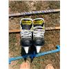 Image 2 : BAUER TUUK HOCKEY SKATES - SIZE BOYS 7D; AND HOCKEY STICKS