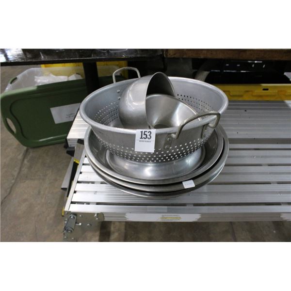 Mixing Bowls, Large Collander