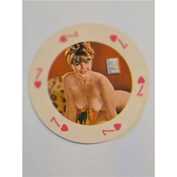 ROUND PLAYING CARD "SEVEN OF HEARTS" WITH 1 GRAM