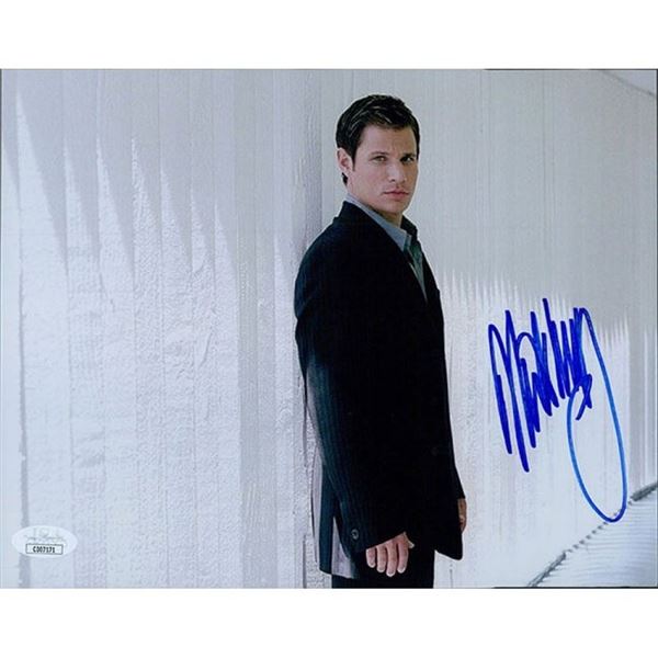 Newlyweds: Nick & Jessica Nick Lachey Signed 8x10 Glossy Photo JSA Authenticated Blurry Image