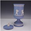 Image 2 : Wedgwood Blue and White Jasperware Lidded Pedestal Jar