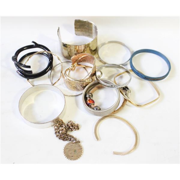 ESTATE 16PCS LADIES BANGLES/BRACELETS
