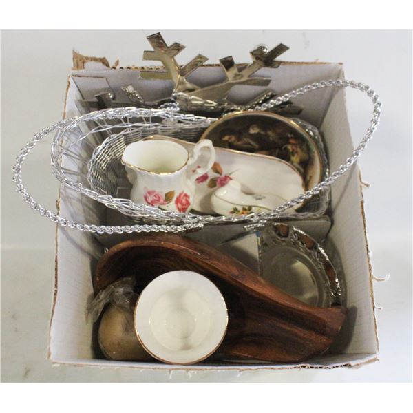 VINTAGE DECORATIVE ITEMS ASSORTED BOX LOT