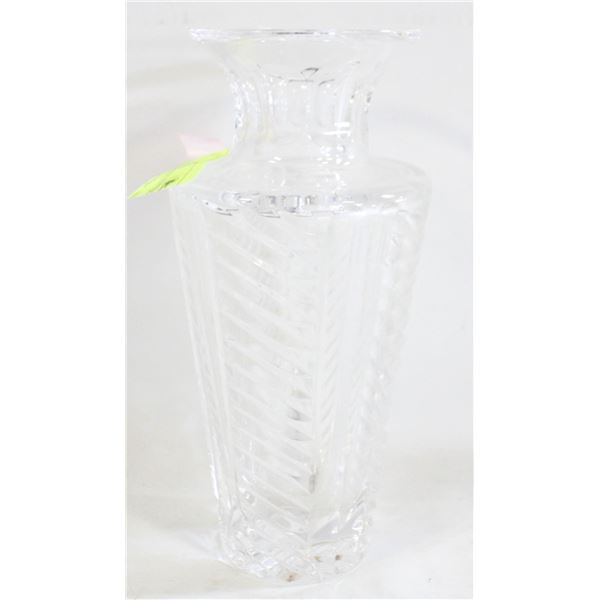 HERRINGBONE CRYSTAL PATTERN VASE