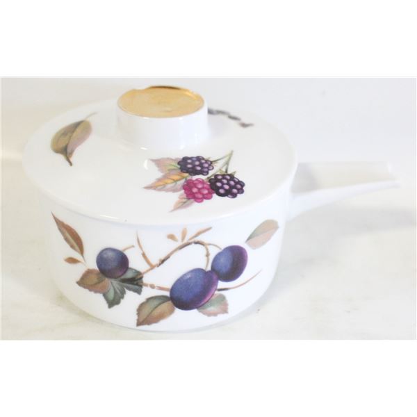 ROYAL WORCESTER SMALL LIDDED SERVING DISH