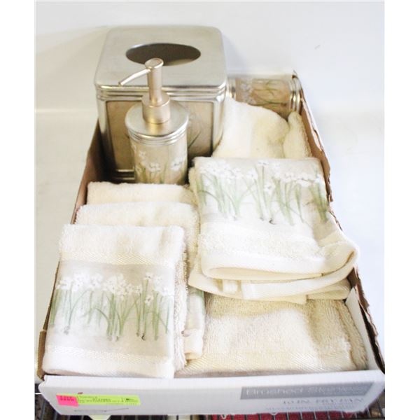 CERAMIC BATHROOM SET & HAND TOWELS
