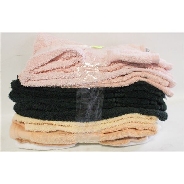 BUNDLE OF HAND TOWELS