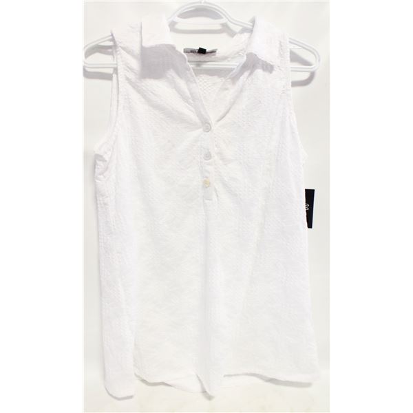 LARGE WHITE MOTHER OF PEARL BUTTON TOP