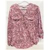 Image 1 : LARGE PINK PAISLEY BUTTON & POCKET TOP