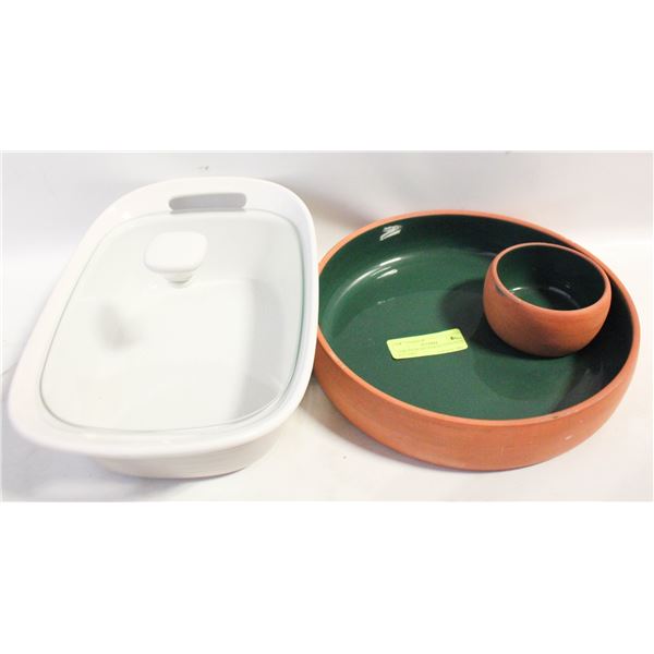 CORNINGWARE BAKING DISH PLUS POTTERY