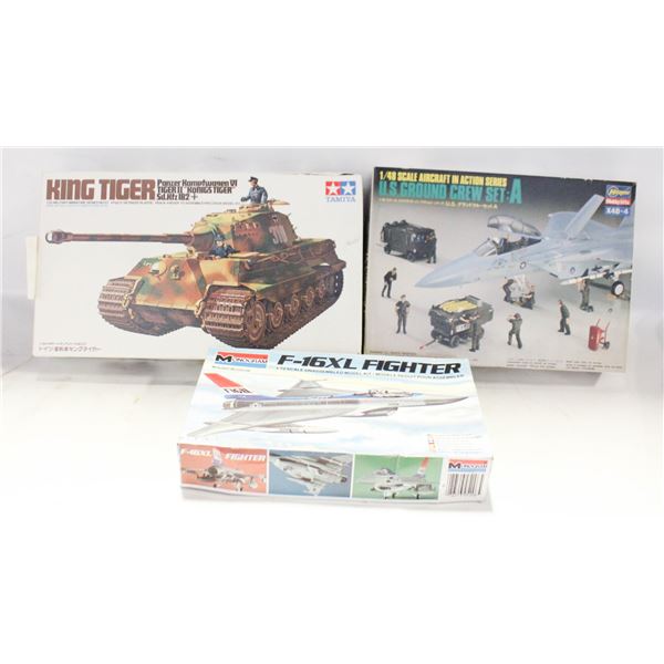 3 NEW VINTAGE PLASTIC MODEL KITS, TANK, PLANE,