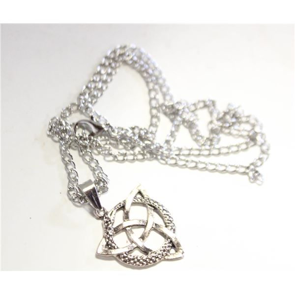 NEW IRISH TRINITY KNOT NECKLACE