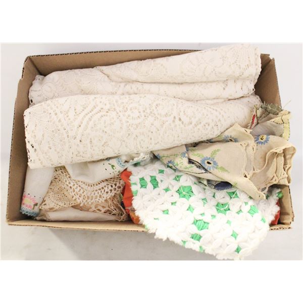 BOX VINTAGE LINENS