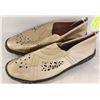 Image 1 : GOLD SHOES - NEW
