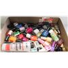 Image 1 : LARGE VOLUME OF NAIL POLISH WITH VIBRANT COLORS