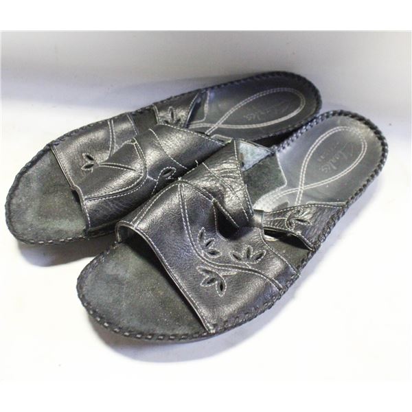 CLARKS ARTISAN SIZE 49 - NEW