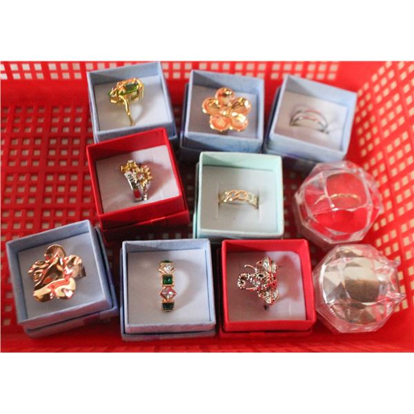LOT OF 10 ESTATE RINGS
