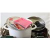 Image 1 : BOX OF KITCHEN GOODS