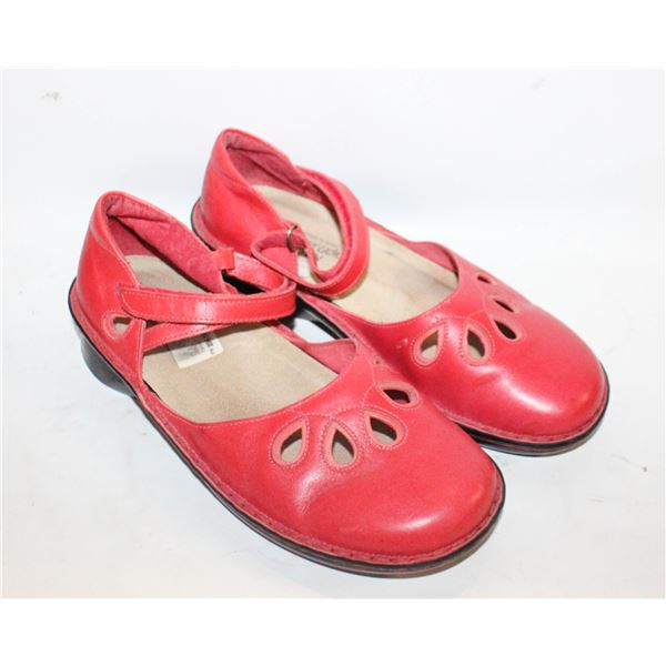 WOMEN'S MARY JANE LEATHER SHOES SIZE MEDIUM