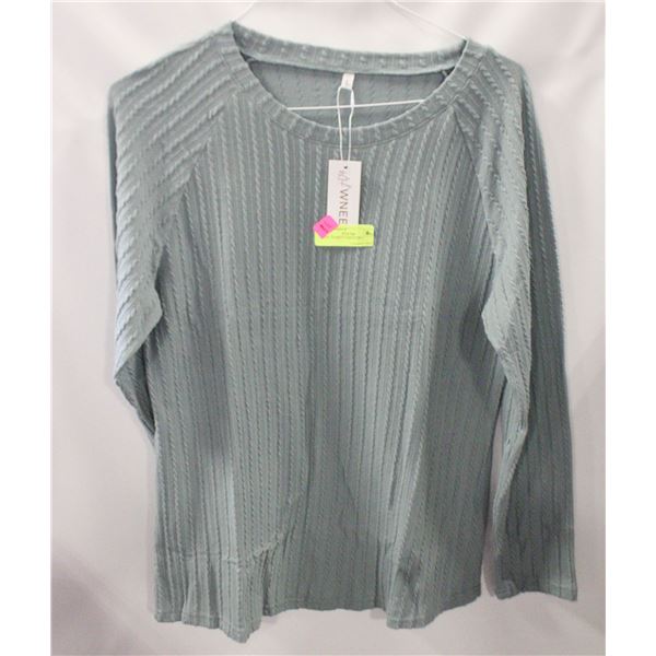 NEW- WOMEN’S SWEATER L