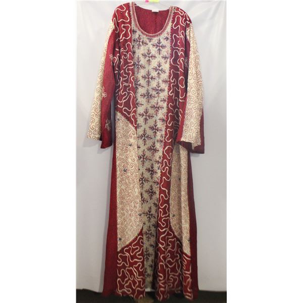 ESTATE TRADITIONAL WEAR MENS SIZE MEDIUM