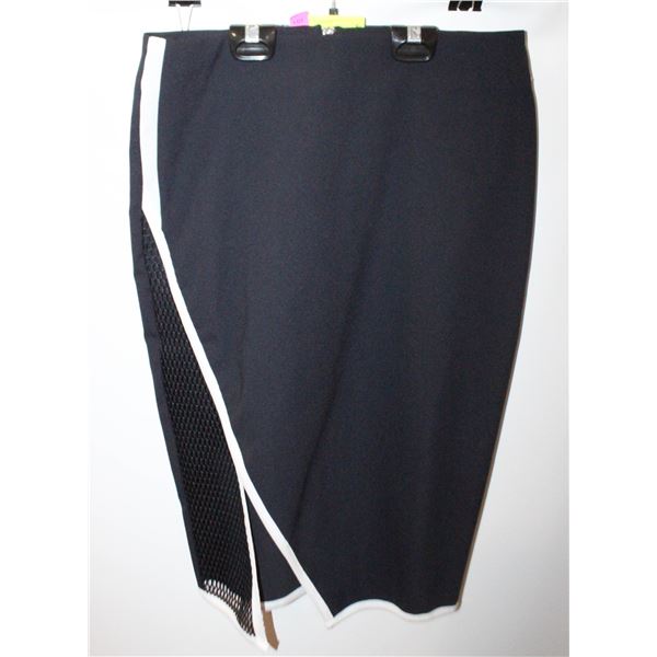 LADIES PENCIL SKIRT IN THE BEGGINING SIZE M