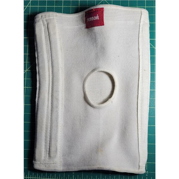 26) TENSOR SIZE XL KNEE BRACE.