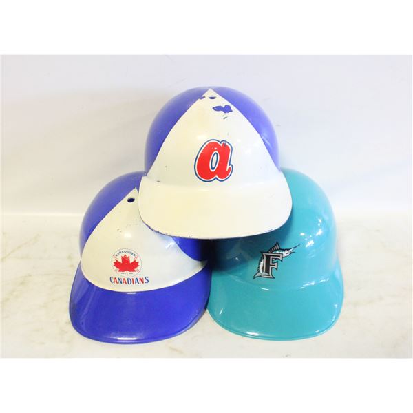 BASEBALL HELMET X 3