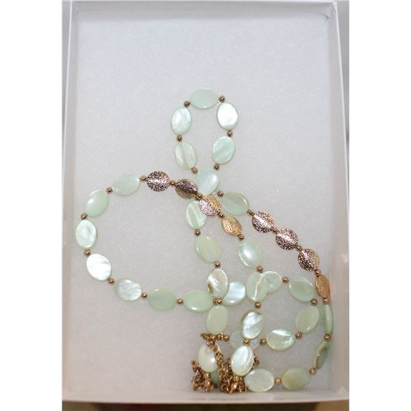 BOX OF ADJUSTABLE COSTUME JEWELLRY RINGS