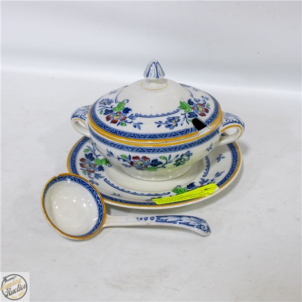 VINTAGE WHIELDON WARE ENGLAND PLATE AND LIDDED