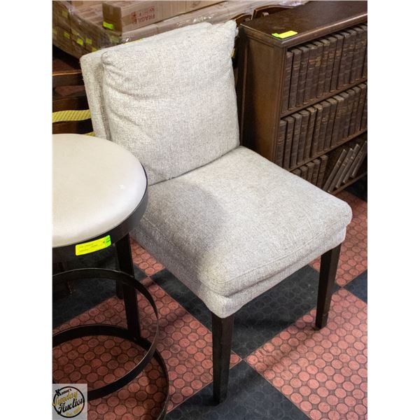 FABRIC ARM CHAIR