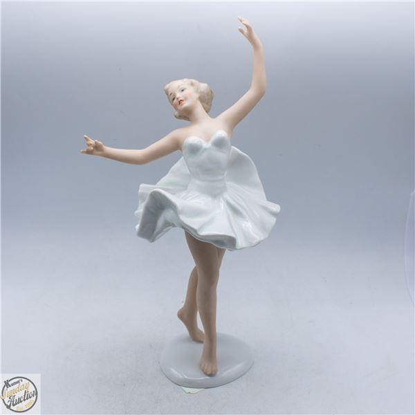 WALLENDORF PORCELAIN FIGURINE #1764