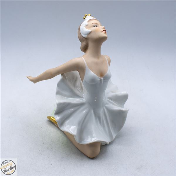 WALLENDORF ARABESQUE BALLERINA FIGURINE