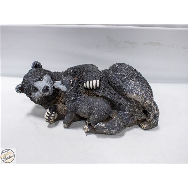 GARDEN/PATIO RESIN MOMMA BEAR W/CUB,16 IN LENGTH