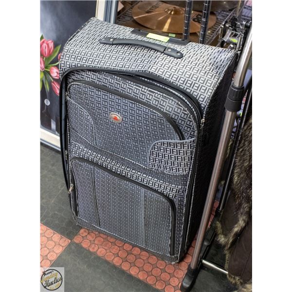 2 PIECE LUGGAGE SET; CARRY-ON & XL SUITCASE