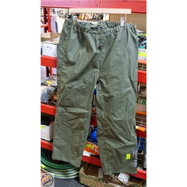 HELLY HANSEN RAIN PANTS SIZE LARGE