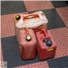 Image 1 : 3 JERRY CANS