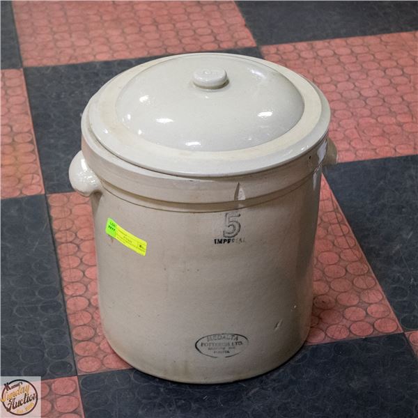 ESTATE MEDALTA #5 CROCK WITH LID